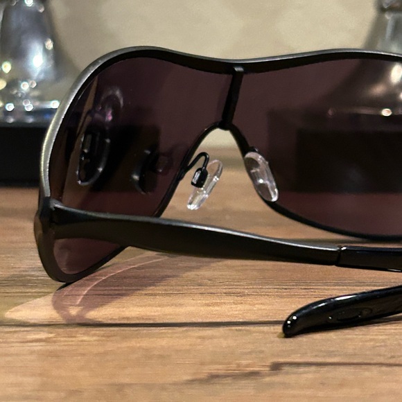 Oakley Deception Sunglasses OO4039-01-Black w/Gray Lenses-Excellent condition🌅 - Picture 3 of 5